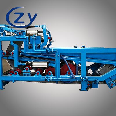 فیلتر آبگیر تسمه‌ای برای جداسازی پیوسته جامد-مایع الیاف کاساوا با ظرفیت 4 تن در ساعت و طراحی کم‌مصرف